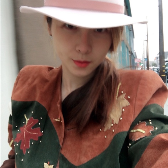 Classic Suede - Picture 1 of 2